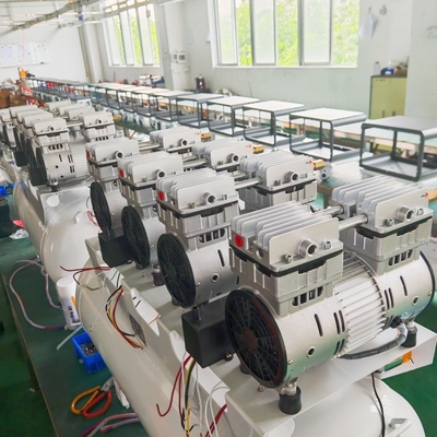 3ضاغط هواء طبي خال من الزيت مع مجفف هواء 3 محرك ضغط هواء منخفض للضوضاء 65dB للاستخدام الطبي